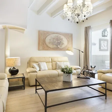 Spaces House-4 Bedrooms, 3 Bathrooms, Large Terrace, Jacuzzi, Center-beach Vila *