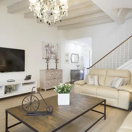 Villa Spaces House-4 Bedrooms, 3 Bathrooms, Large Terrace,, Center-beach