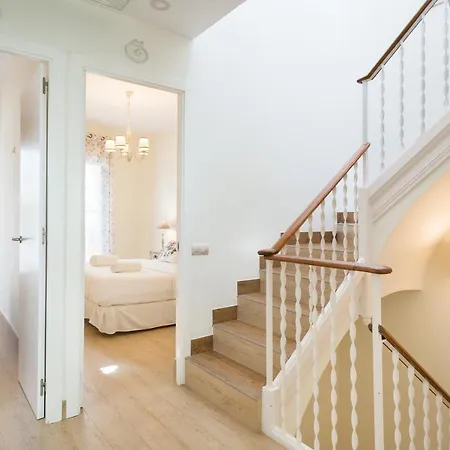 Spaces House-4 Bedrooms, 3 Bathrooms, Large Terrace, Jacuzzi, Center-beach *