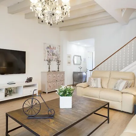 Spaces House-4 Bedrooms, Large Terrace, Center-beach Villa