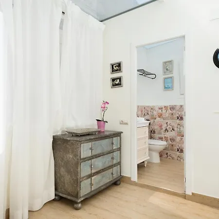 Spaces House-4 Bedrooms, 3 Bathrooms, Large Terrace, Jacuzzi, Center-beach Vila *