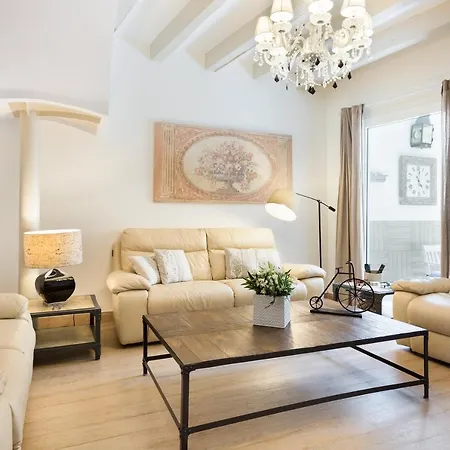 Spaces House-4 Bedrooms, 3 Bathrooms, Large Terrace,, Center-beach *