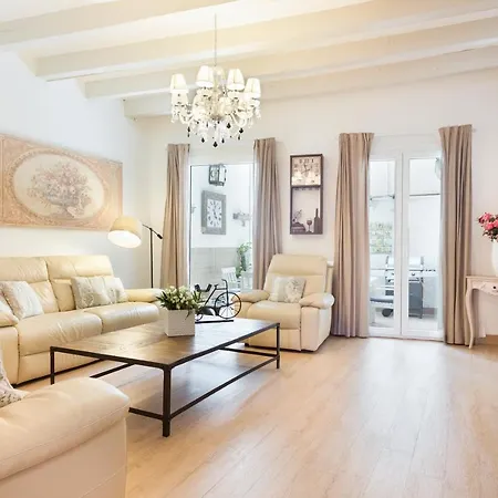 Spaces House-4 Bedrooms, 3 Bathrooms, Large Terrace, Jacuzzi, Center-beach 빌라 시체스