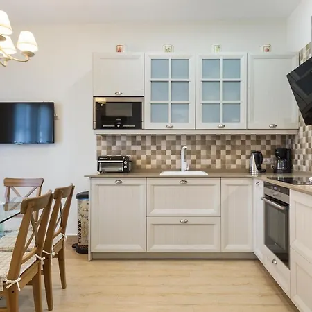 Spaces House-4 Bedrooms, 3 Bathrooms, Large Terrace, Jacuzzi, Center-beach Vila *