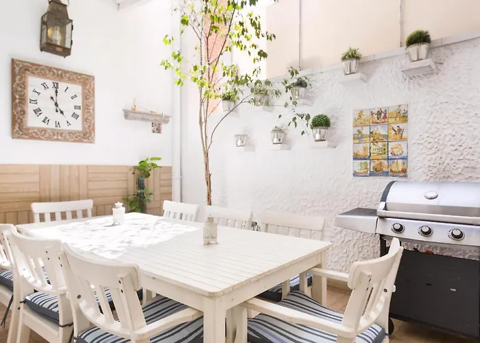 Spaces House-4 Bedrooms, 3 Bathrooms, Large Terrace, Jacuzzi, Center-beach 别墅 锡切斯