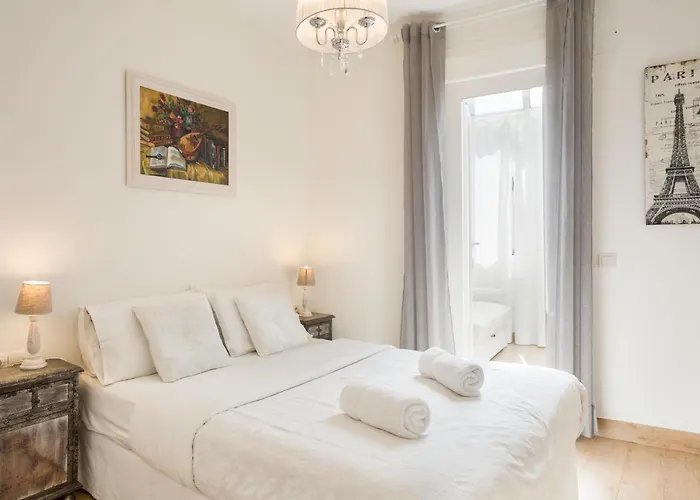 Spaces House-4 Bedrooms, 3 Bathrooms, Large Terrace, Jacuzzi, Center-beach Вилла Сиджес