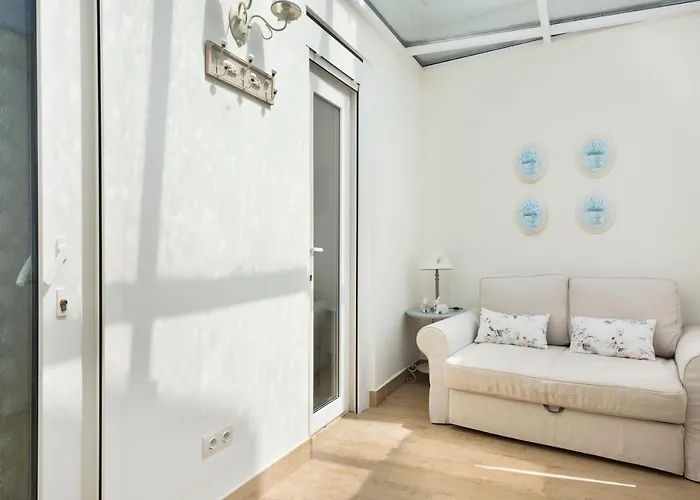 Spaces House-4 Bedrooms, 3 Bathrooms, Large Terrace, Jacuzzi, Center-beach 别墅 锡切斯