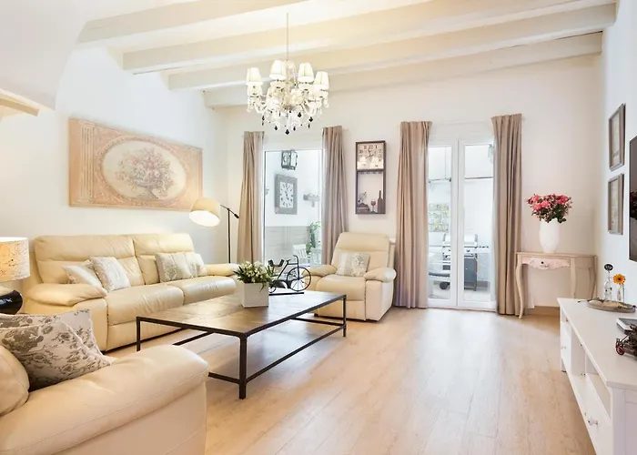 Spaces House-4 Bedrooms, 3 Bathrooms, Large Terrace, Jacuzzi, Center-beach 别墅 锡切斯