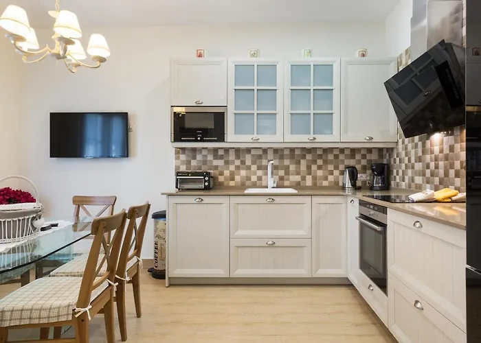 Spaces House-4 Bedrooms, 3 Bathrooms, Large Terrace, Jacuzzi, Center-beach 别墅 *