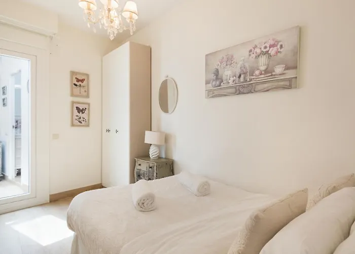 Spaces House-4 Bedrooms, 3 Bathrooms, Large Terrace, Jacuzzi, Center-beach Villa Sitges